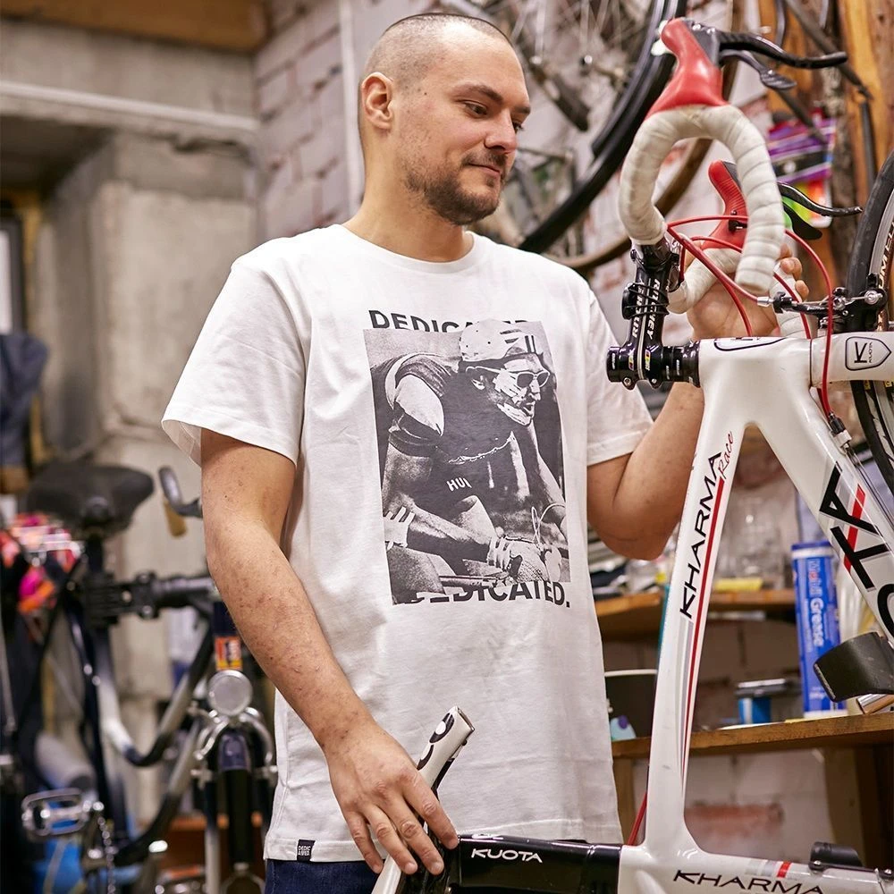 Футболка Dedicated Stockholm Bruised Rider Off-White мужская - фото 2