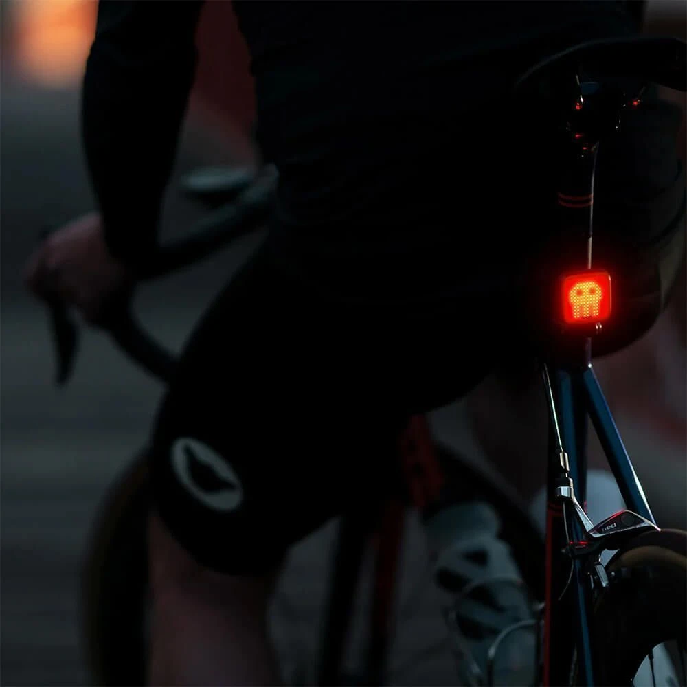 Фонарь задний Knog Blinder Skull Rear - фото 2