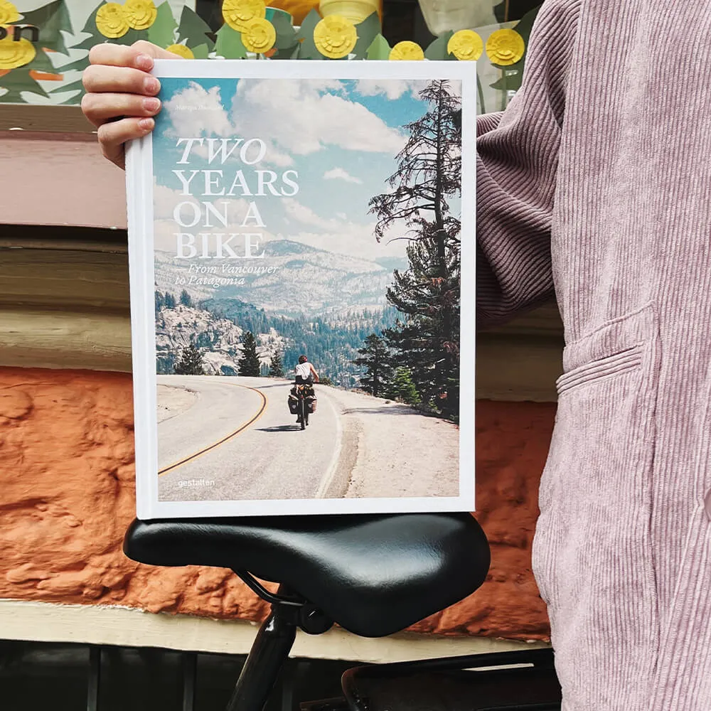 Книга Two Years on a Bike - фото 1