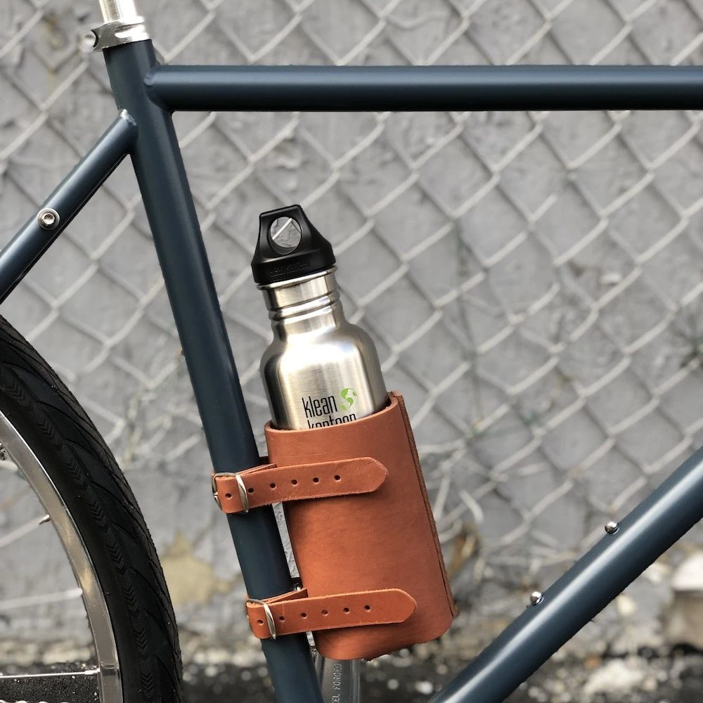 Держатель бутылки кожаный (разные цвета) - фото 1