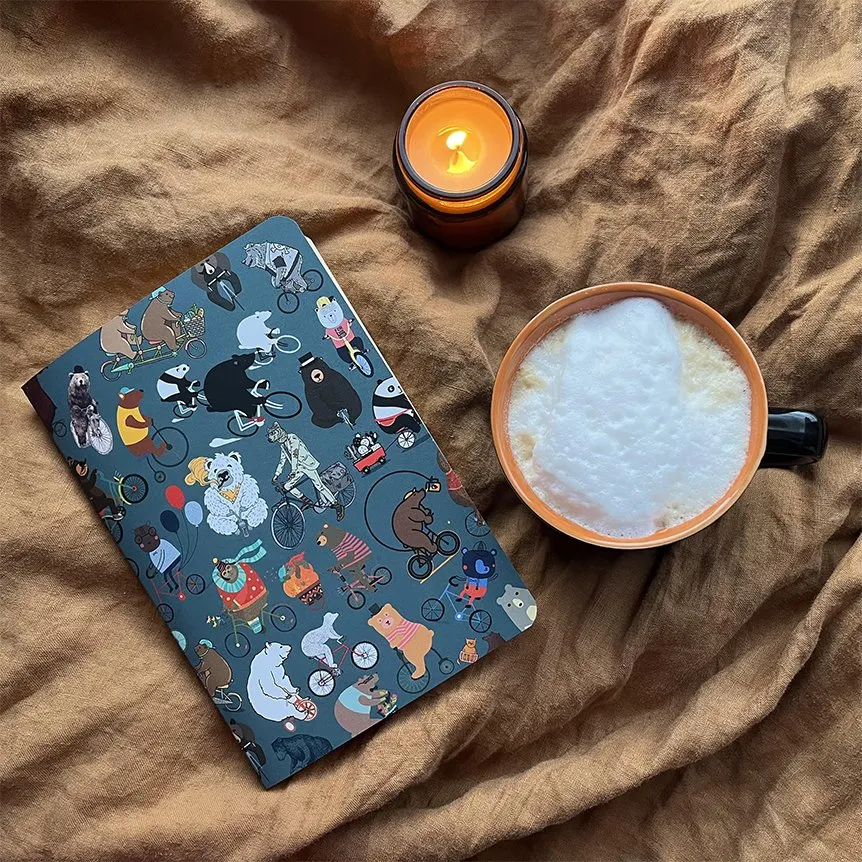 Тетрадь с медведями на велосипеде - фото 1