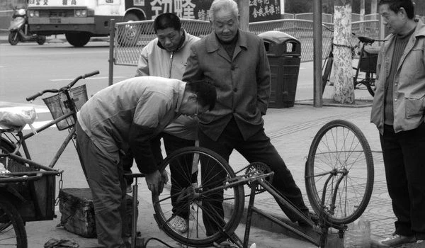 7 Bike_repair_in_the_street.jpg