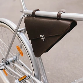 Сумка подрамная треугольная кожаная темно-коричневая