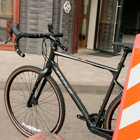 Велосипед Fuji 2026 GRAVEL JARI 1.3 A6-SL GRAPHITE (размер 55.5)