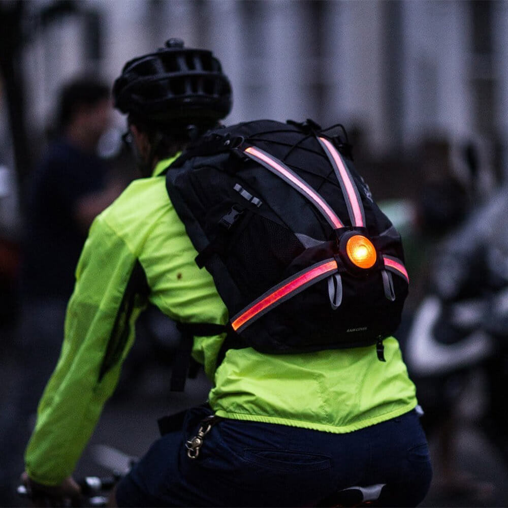 Большой задний фонарь на спину Oxford Commuter X4 - фото 1